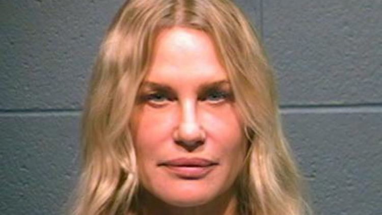Die Polizei nutzte die Gelegenheit, ein Foto von Daryl Hannah zu machen.