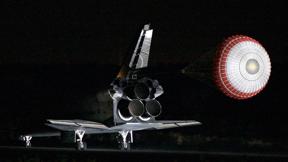 Nachtlandungen sind nach wie vor eine Rarität in der über 25-jährigen Shuttle-Ära.