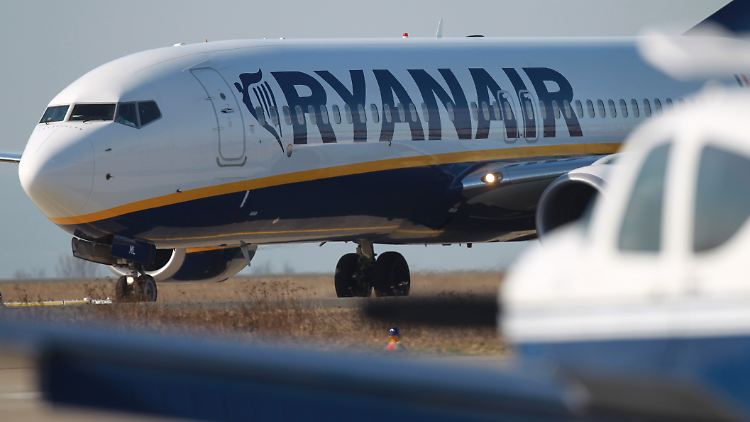Ryanair mit Steuergeldern unterstützt: Die Worte einer Stewardess belasten für Ryanair das Klima in Süditalien.