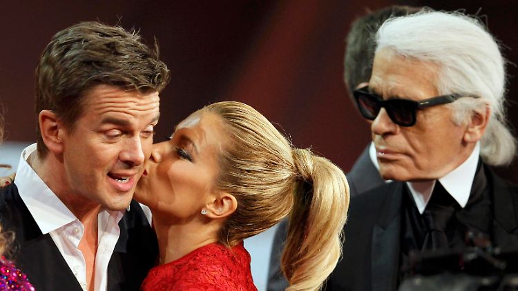 Vom Publikum beklatscht, von Lagerfeld beäugt, von Frau van der Vaart geküßt: Markus Lanz.