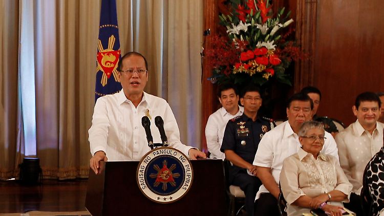 Präsident Beningno Aquino verkündet die Nachricht in einer Fernsehansprache.