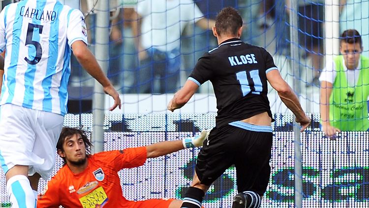 Zweimal überwindet Klose den Pescara-Schlussmann Mattia Perin.