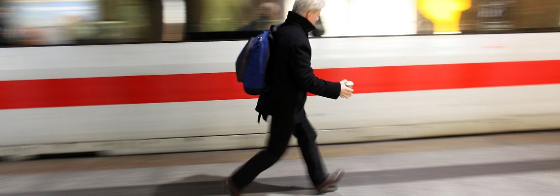 Mancher Fluggast genießt den Streik in vollen Zügen.