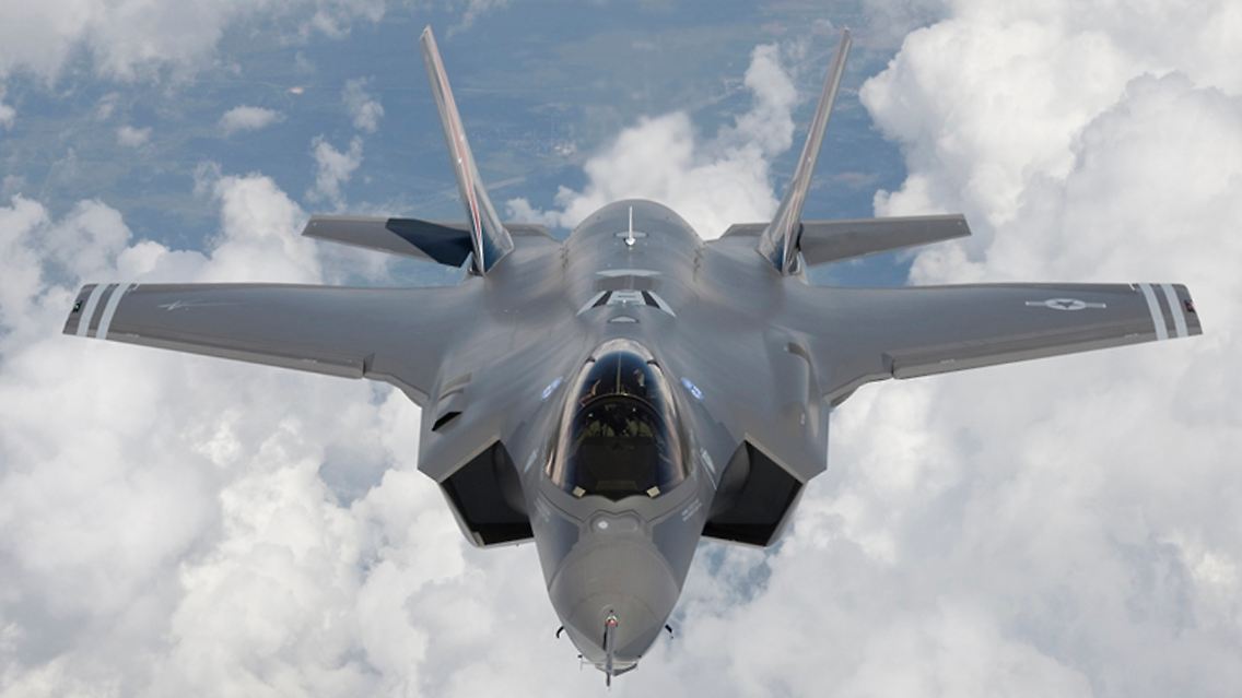 2012-10-04T220310Z_01_PXP302R_RTRMDNP_3_EADS-BAE-USA.JPG3547697070564157778.jpg