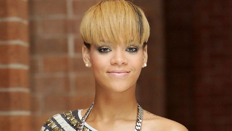 Rihanna ist zufrieden: Der Pony sitzt.