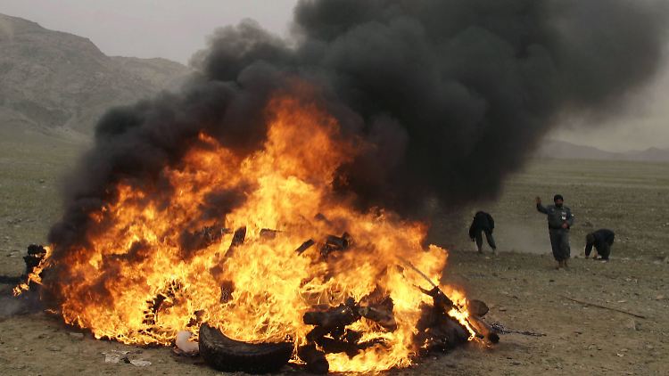 Drogenverbrennung in Herat.