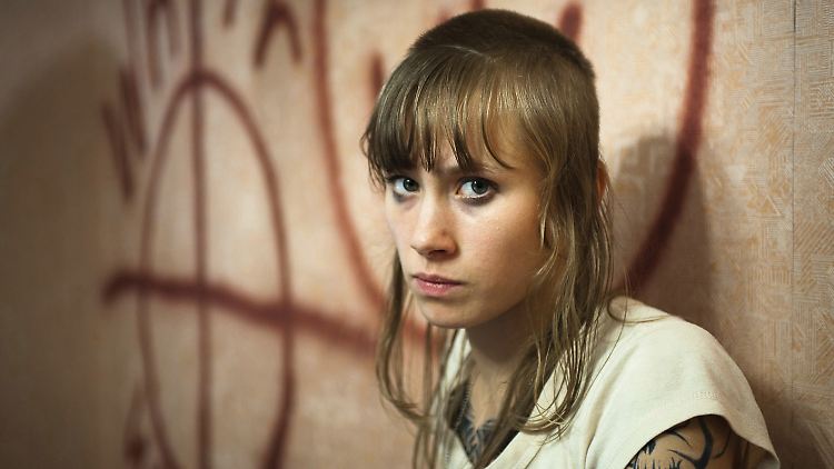 Paraderolle als "Skingirl" Marisa in David Wnendts Film "Kriegerin": Alina Levshin. 