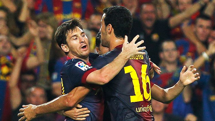 Spektakuläres Freistoßtor: Lionel Messi feiert.