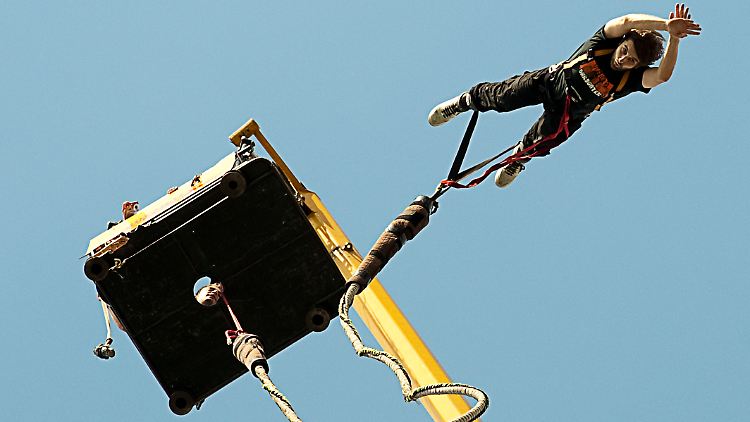 Weltwirtschaft vor tiefem Fall? IWF senkt Wachstumsprognosen.