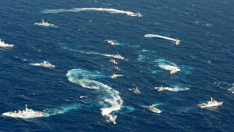 Zoff im ostchinesischen Meer: Mit Wasserwerfern und riskanten Rudermanövern gingen Ende September taiwanesische und japanische Trawler und Patrouillenboote gegeneinander vor.