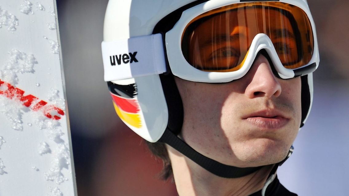 Reicht es im Team noch einmal für eine Medaille für Martin Schmitt? Der Routinier hat auf jeden Fall zum Angriff geblasen.