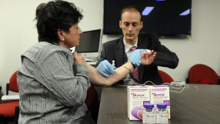 Botox hat vielfältige Wirkungen: Behandlung einer MS-Patientin mit Botox am Royal Melbourne Hospital.
