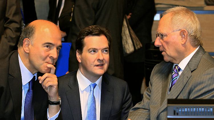 Den britischen Finanzminister George Osborne (m.) brauchte Pierre Moscovici (l.) gar nicht erst zu fragen, weiß Wolfgang Schäuble.
