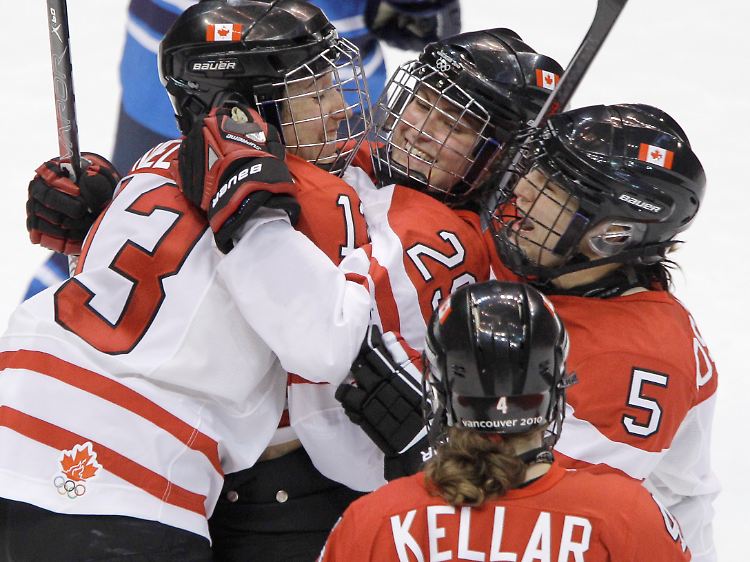 In Feierlaune: Kanadas Eishockeyfrauen.