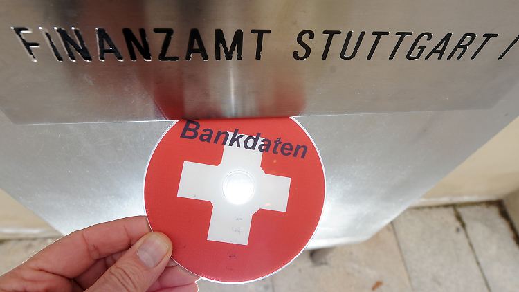 Die Sorge, selbst auf einer der Daten-CDs zu finden zu sein, treibt Menschen zur Selbstanzeige.