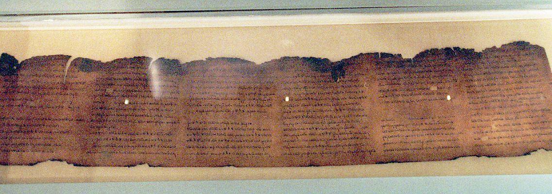 Nur bei schwachem Licht und in einer klimatisierter Glasvitrine werden die Psalmentexte ausgestellt.