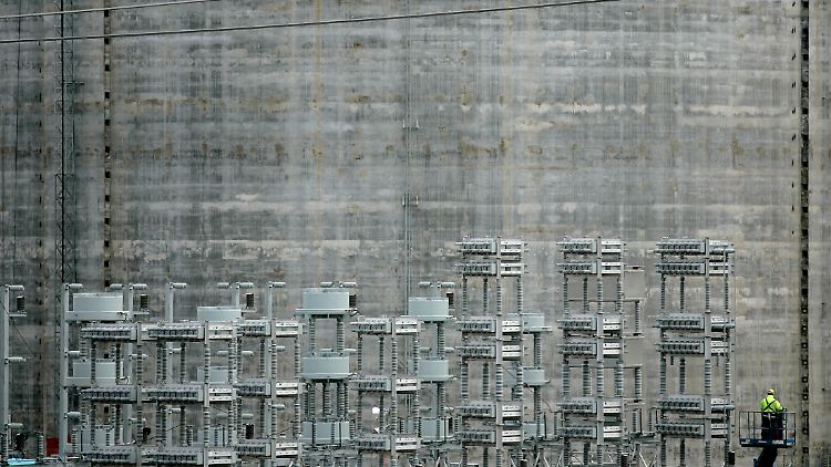 Arbeiten an einem Aluminiumsilo von Alcoa.