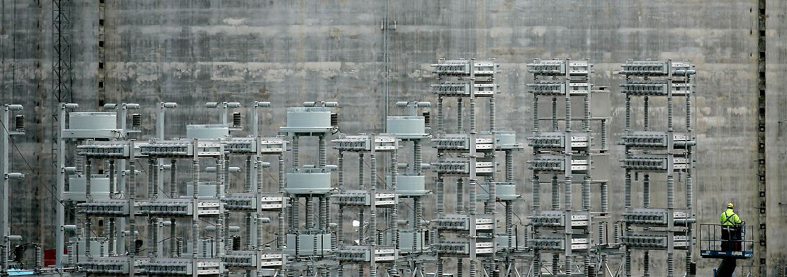 Arbeiten an einem Aluminiumsilo von Alcoa.