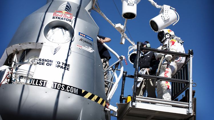 Baumgartner und seine Kapsel: Diesmal soll es klappen.