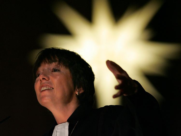 Die damalige evangelische Landesbischöfin Käßmann hält am 24.12.2006 in der Marktkirche in Hannover ihre Weihnachtspredigt.