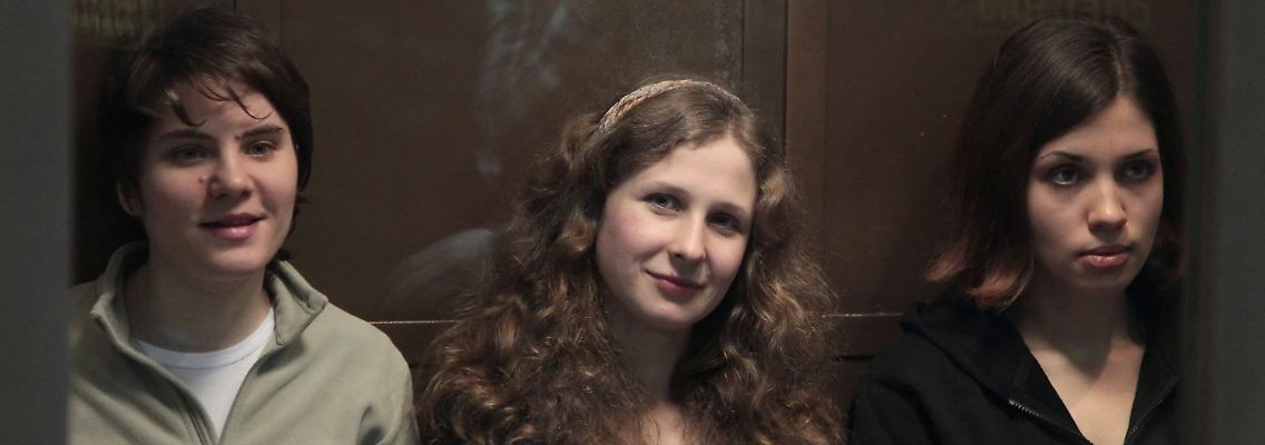 Kürzlich noch im Käfig: Jekaterina Samuzewitsch, Maria Alechina und Nadeschda Tolokonnikowa (von links nach rechts).