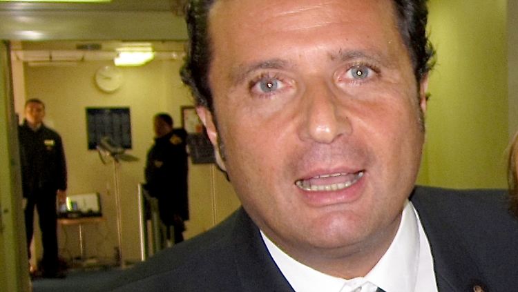 Dem 52-jährigen Schettino drohen bis zu 15 Jahre Gefängnis, sollte er in einem Prozess verurteilt werden.
