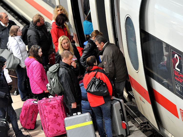 Wenn man den Flughafen per Zug erreichen will, sollte man ein Zeitpolster einplanen.
