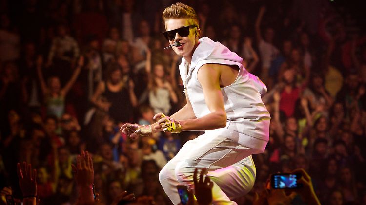 Während Bieber auf der Bühne alles gibt, machen sich Langfinger an seinen persönlichen Sachen zu schaffen.