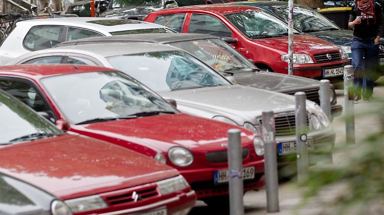 Um die laufenden Kosten zu senken kann man das Auto stehen lassen oder Fahrgemeinschaften bilden.