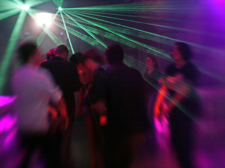Die Disco: Ein guter Ort zum Urlaubs-Flirten.