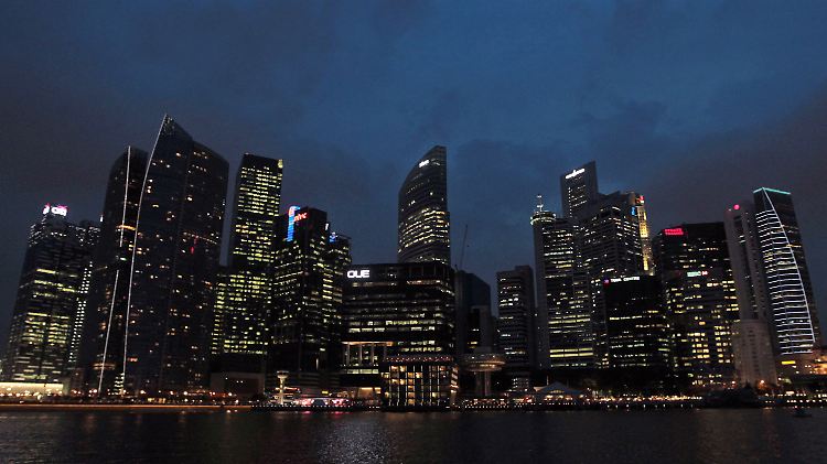 Die Skyline von Singapur: Die Bundesregierung strebt im Kampf gegen Steuerbetrug ein neues Abkommen mit Singapur an.