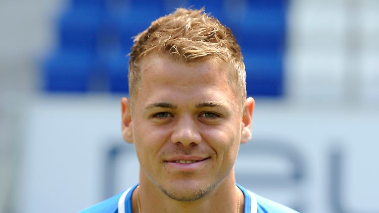 Fußballfans in ganz Deutschland bangen um den jungen Spieler.