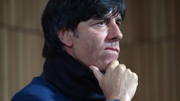 Bundestrainer Joachim Löw freut sich vor dem Irland-Spiel auf eine "unglaublich enthusiastische, elektrisierende Atmosphäre". Allerdings nicht in seinem Team.