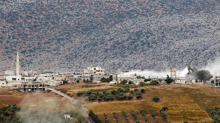 Die syrische Stadt Asmarin wird von Rebellen gehalten und immer wieder von der syrischen Armee bombardiert.