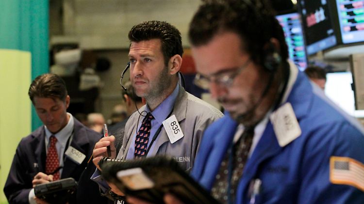 2012-10-12T161048Z_01_NYK504_RTRMDNP_3_MARKETS-STOCKS.JPG7072879526479480013.jpg