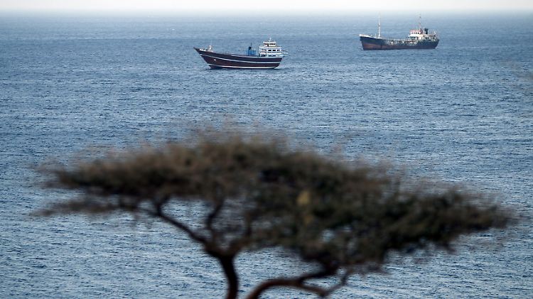 Schon lange droht der Iran damit, die Meerenge von Hormus für den Schiffsverkehr - vor allem für Tankschiffe mit Öl für den Westen - zu sperren.