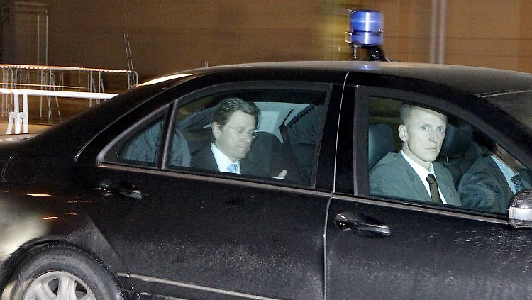 Westerwelle ließ Merkel und Seehofer warten.