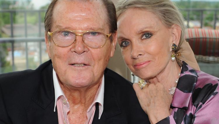 85 Jahre ist Sir Roger Moore mittlerweile alt. In den 1970ern war er Superagent und Sexsymbol im Geheimdienst Ihrer Majestät.