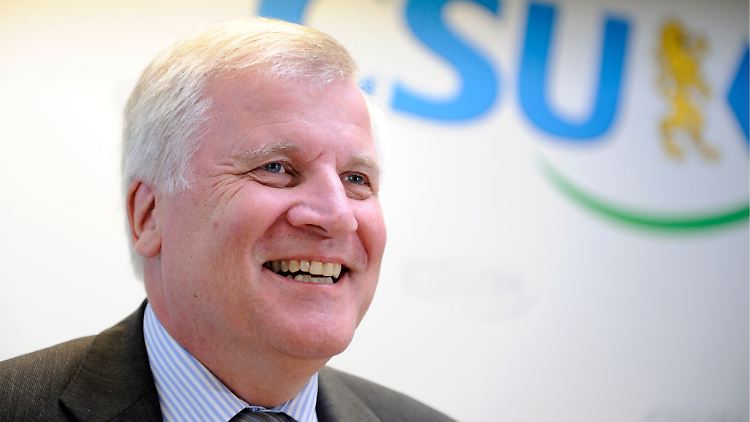 CSU-Chef Seehofer hat Grund zur Freude.