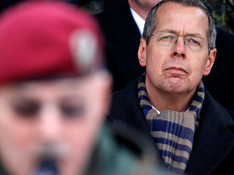 Robbe in der Fallschirmjägerkaserne im niedersächsischen Seedorf beim Abschiedsappell der Soldaten der Luftlandebrigade 31.