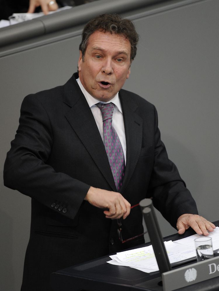 Linksfraktionsvize Klaus Ernst sieht in Steuerhinterziehern die wahren Betrüger.