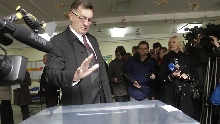 Der sozialdemokratische Oppositionsführer Algirdas Butkevicius zeigte sich bei der Stimmenabgabe siegessicher.