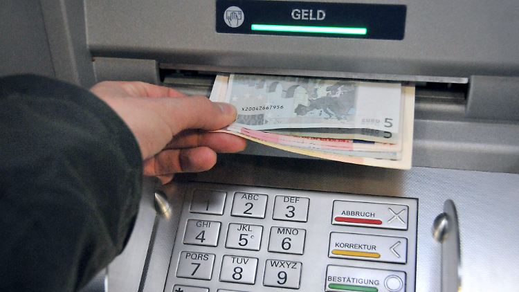 Bis zu fast acht Euro Gebühren können pro Transaktion fällig werden