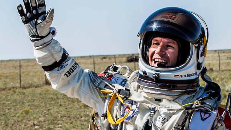 Felix Baumgartner nach seinem angeblich letzten Fallschirmsprung.