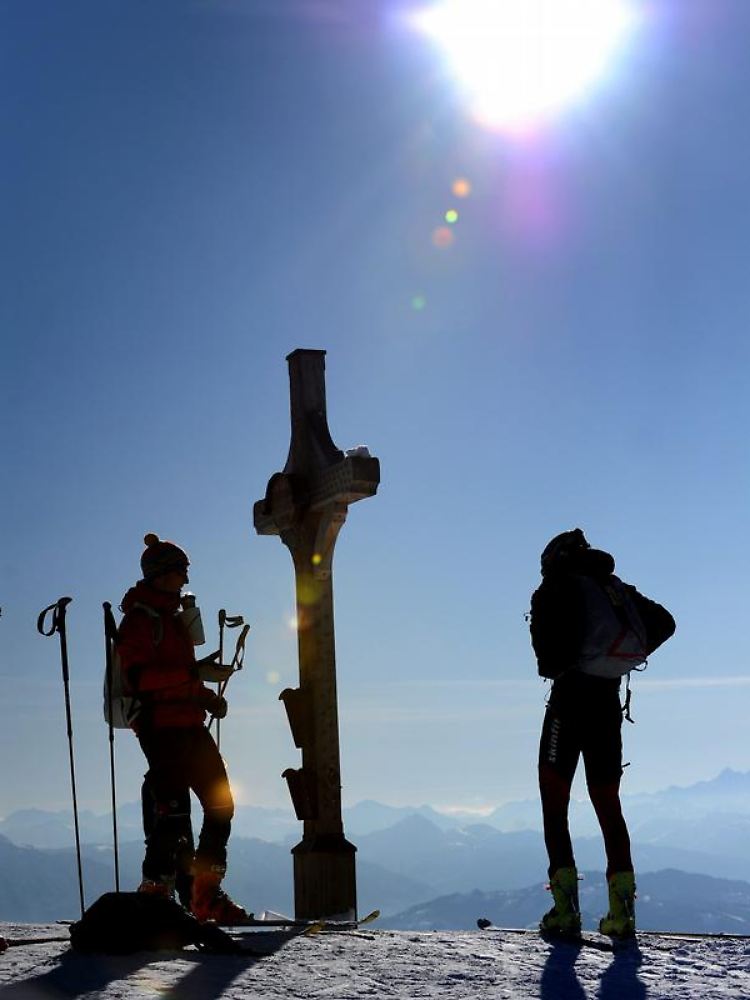 In den Alpen sind die Skibedingungen weiter gut - in den Mittelgebirgen taut es dagegen.