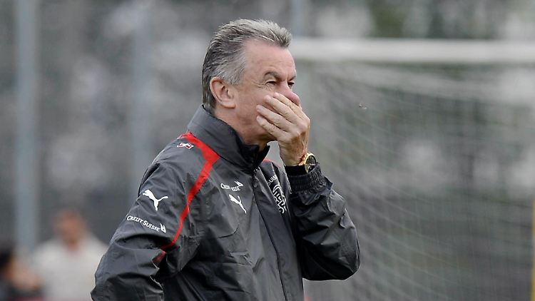 Seine Stinkefinger-Affäre hat Folgen: Ottmar Hitzfeld muss sich erklären.