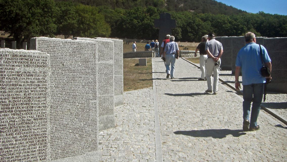 Auf dem deutschen Soldatenfriedhof Gontscharnoje sind mehr als 20.000 Menschen bestattet.