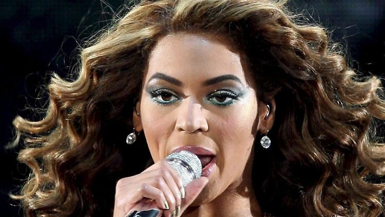 Die R&B-Sängerin Beyoncé wird Madonnas Nachfolgerin beim Superbowl. (Bild von einem Auftritt 2009 in Barcelona)