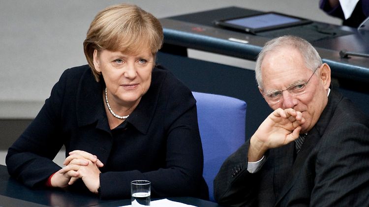 Wolfgang Schäuble will mehr Kompetenzen nach Brüssel verlagern. Die Kanzlerin hat "exakt die gleichen" Pläne heißt es aus Regierungskreisen.