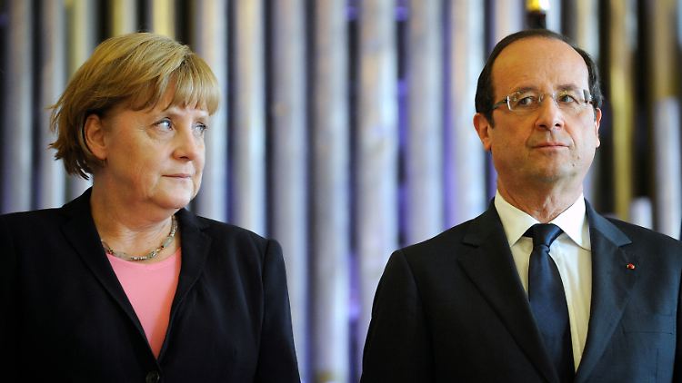 Man beäugt sich: Merkel und Hollande.